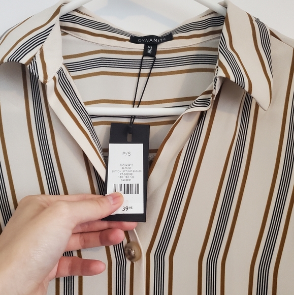 BNWT Dynamite Button-Up Blouse. - Picture 3 of 5